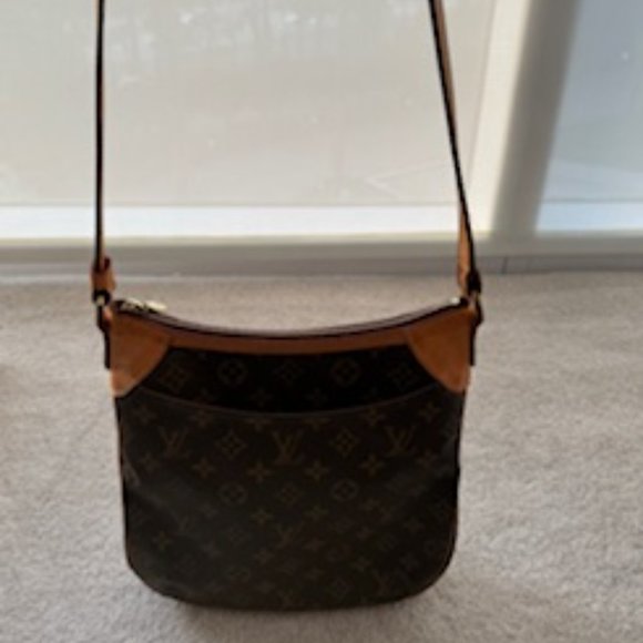 Original Pre-loved Louis Vuitton Monogram Odeon Monogram Crossbody- discontinued - Picture 4 of 4